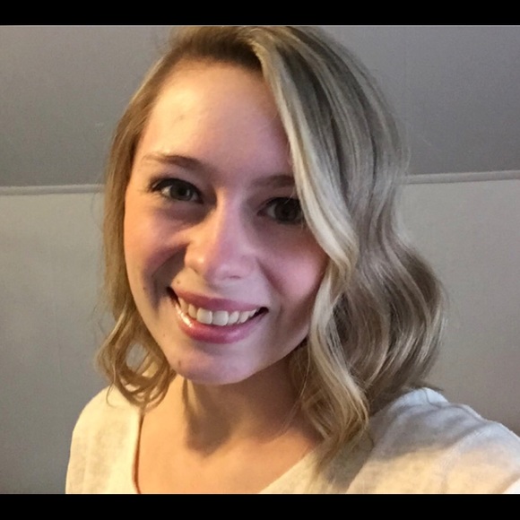 Meet your Posher, Jennifer - Picture 1 of 1